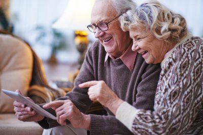 пенсионеры и планшет