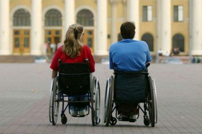 люди в инвалидных креслах